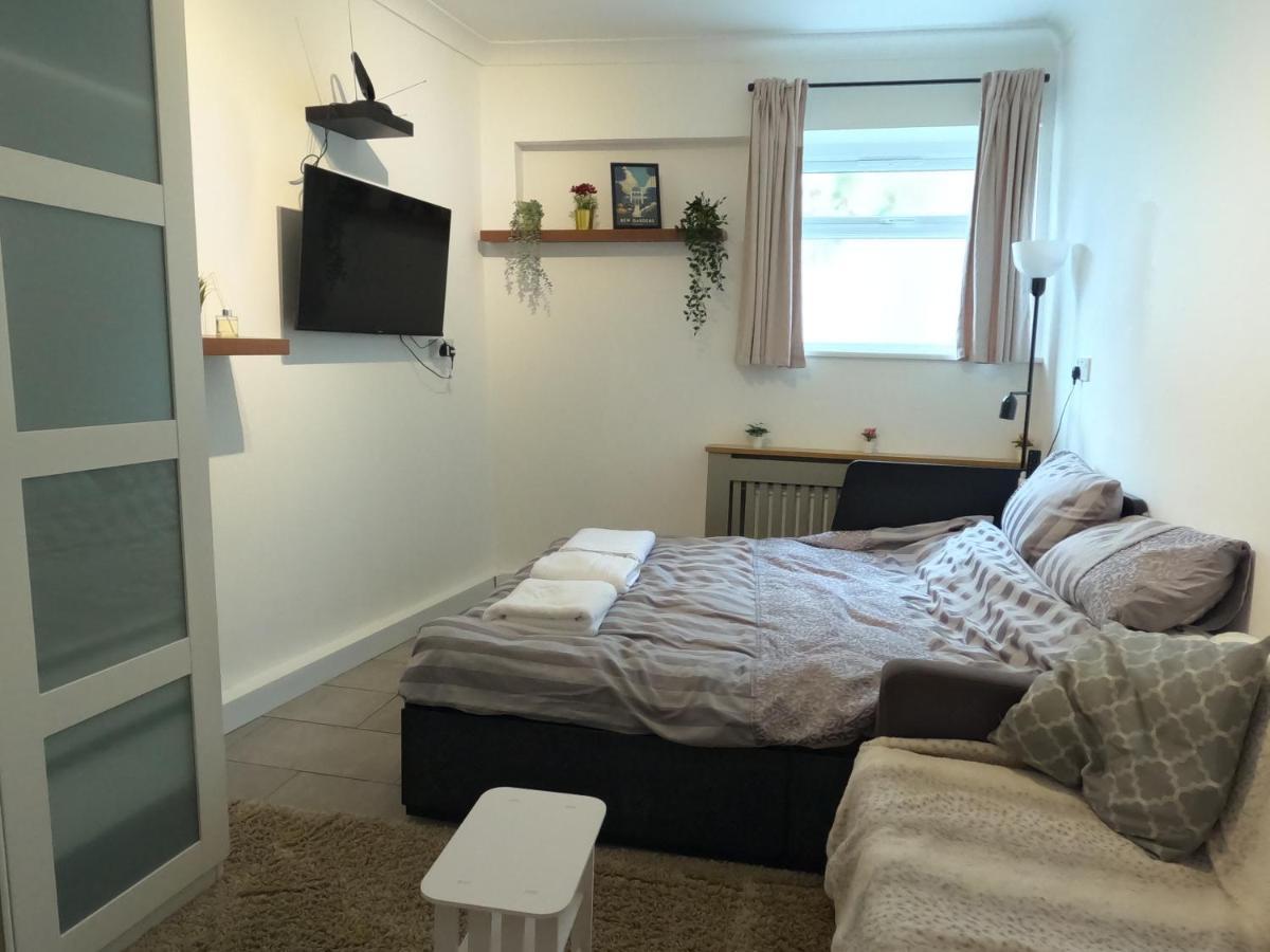 Studio Apartment In Saint Kew 外观 照片